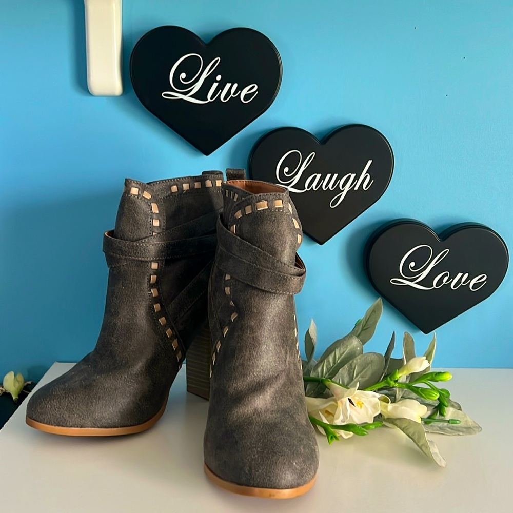 Venus brand, gray, studded, buckle detail booties with a 4 inch heel. Size 7.5